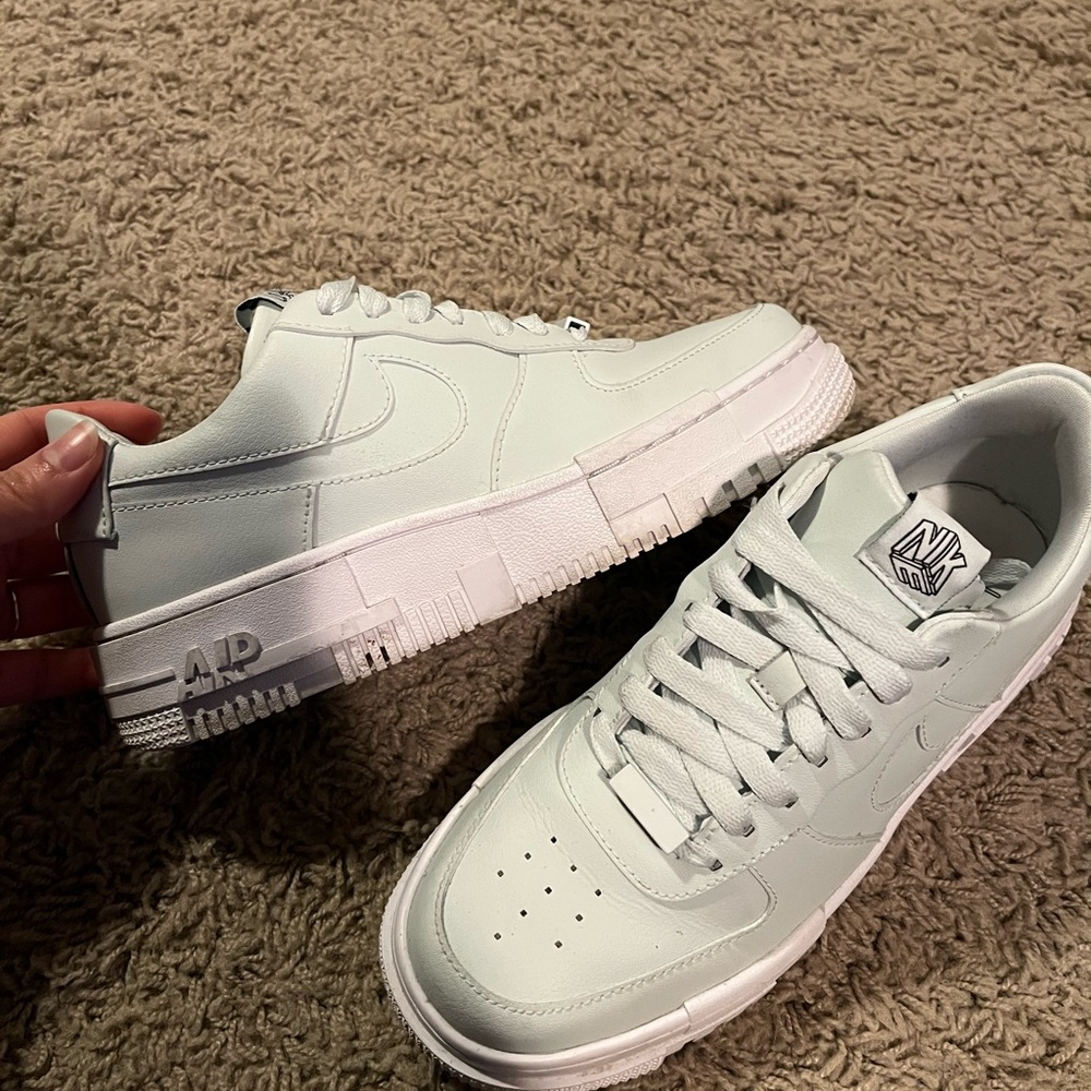 Nike Air Force 1 Mint Green Sneakers | Women’s Size 7 | Clean & Gently Worn - Picture 3 of 7